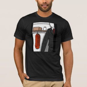 Camiseta Él está dentro de su armario