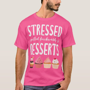 Camiseta El estresado deletreado hacia atrás son los postre