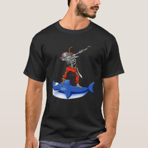 Camiseta El extraño pirata Dabbing Pose Shark Jolly Roger S