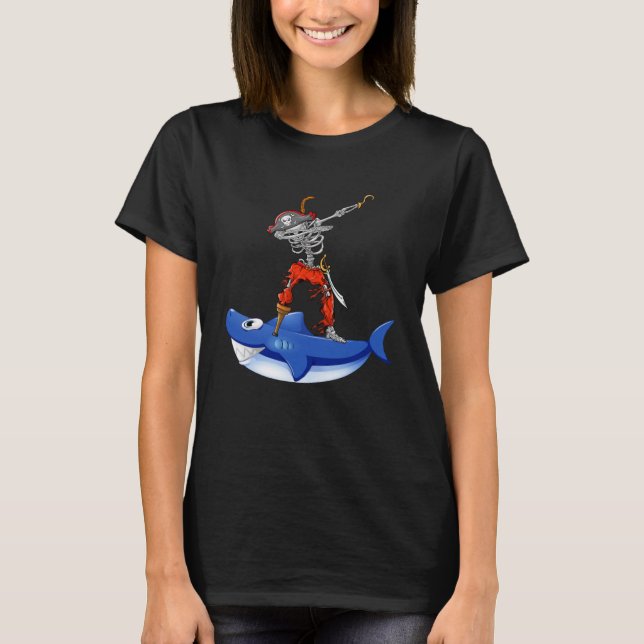 Camiseta El extraño pirata Dabbing Pose Shark Jolly Roger S (Anverso)