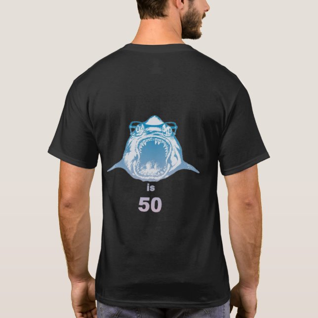 Camiseta El famoso tiburón tiene 50 años (camiseta negra) (Reverso)