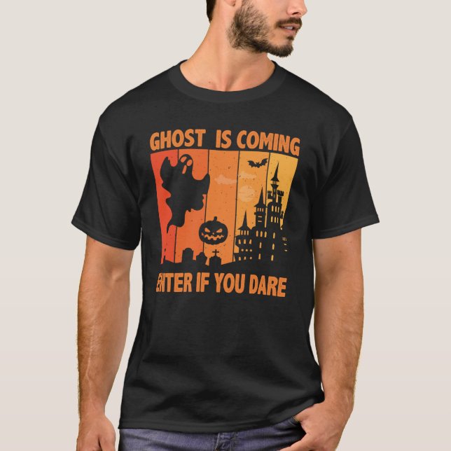 Camiseta El Fantasma Viene Entra Si Te Atreves A Halloween (Anverso)