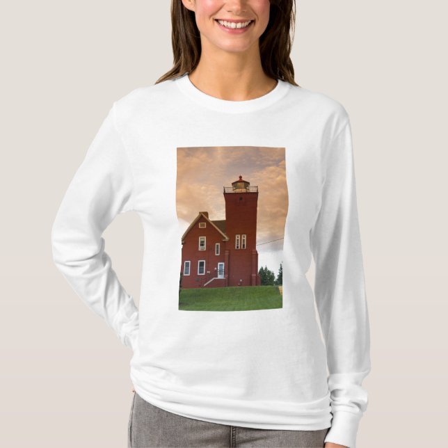 Camiseta El Faro de Two Harbors con vista a Agate Bay (Anverso)