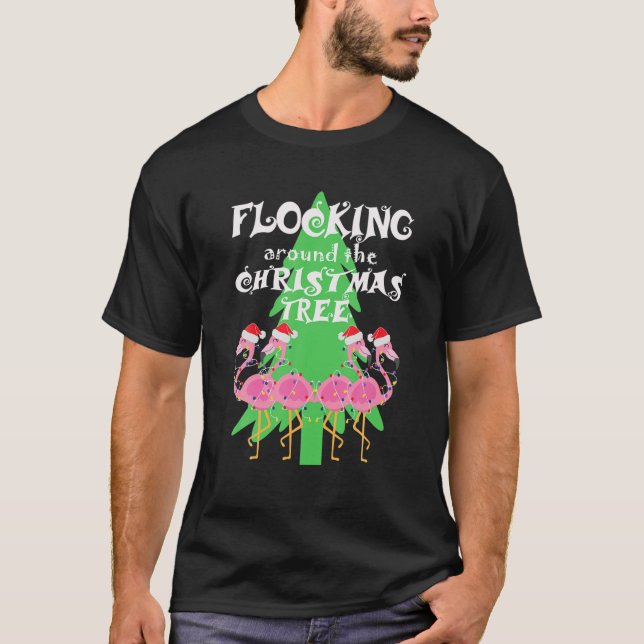 Camiseta El Flamingo Funny Se Rellena Alrededor Del Árbol D (Anverso)