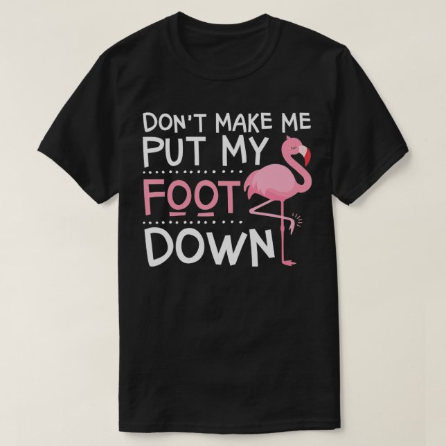Camiseta El Flamingo Rosa No Me Hace Poner El Pie Abajo (Diseño del anverso)
