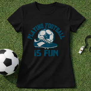 Camiseta El fútbol con botas y balón es divertido