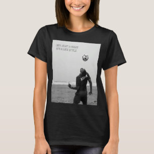 Camiseta El fútbol no es sólo un juego sino un estilo de vi