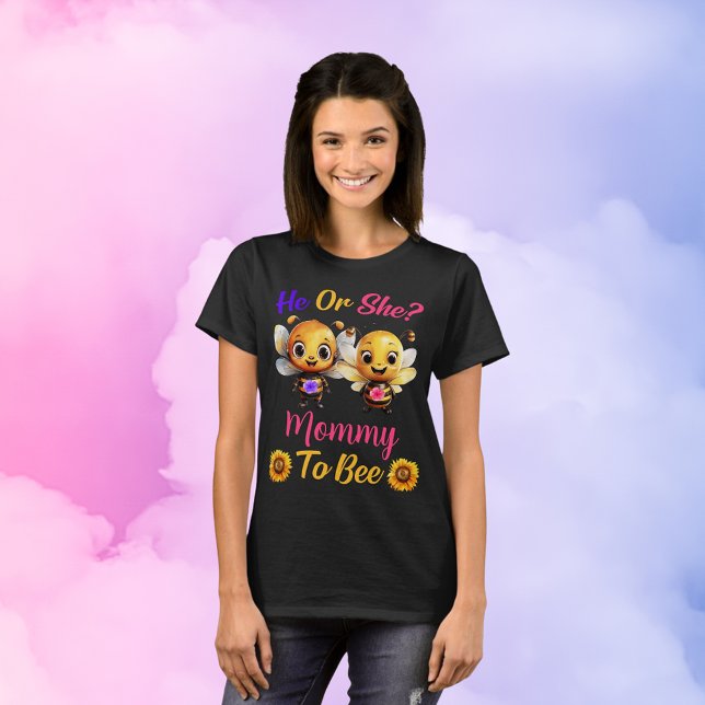 Camiseta El género revela que él o ella mami para ser negra (Gender Reveal He or She Mommy to Bee Womens Black T-Shirt)