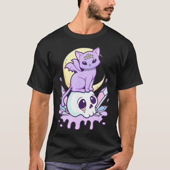 Camiseta El Gótico Pastel de Kawaii, un gato y un esquul as (Anverso)
