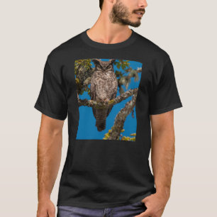 Camiseta El gran búho de cuernos se encaramó en un roble