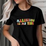 Camiseta El Groovy Retro Marketing Es Mi Opinión, Comunicac<br><div class="desc">Groovy 'marketing es mi camiseta'. Es un regalo fantástico para cualquiera que trabaje en marketing o comunicaciones.</div>