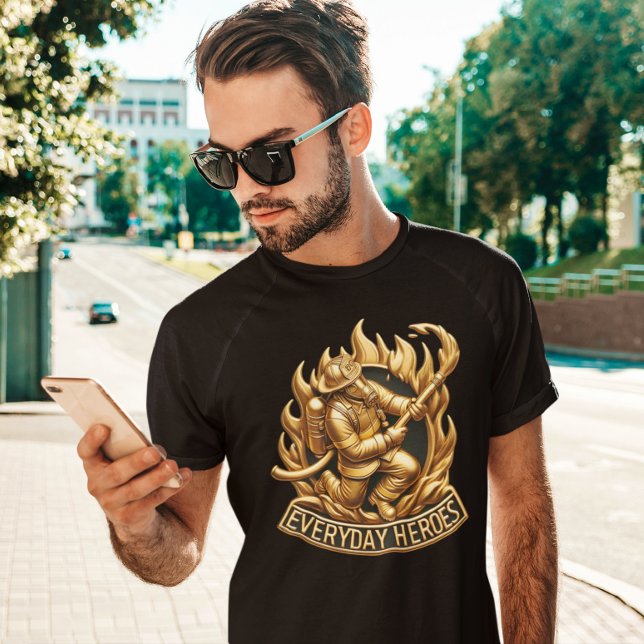 Camiseta El heroico bombero: listo para enfrentarse a las l (Subido por el creador)