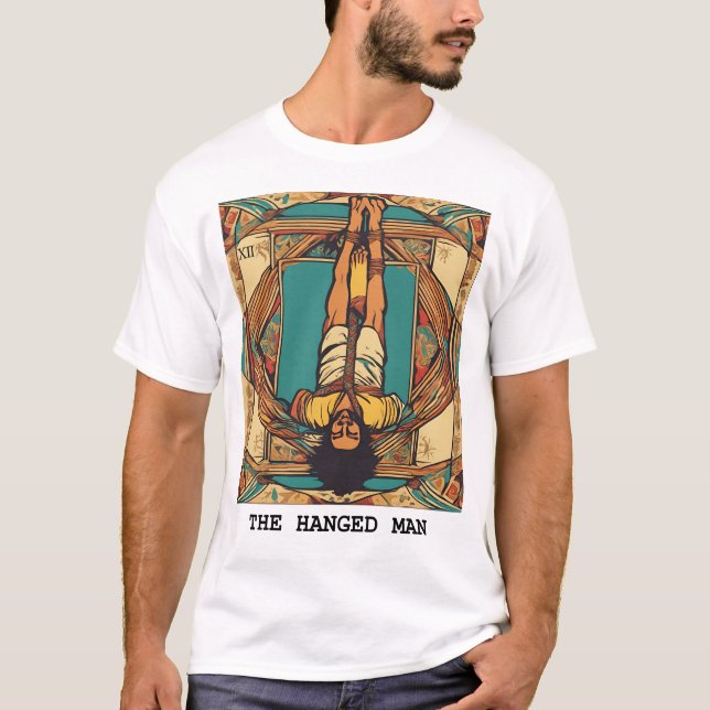 CAMISETA EL HOMBRE COLGADO - TARJETA DE TAROT (Anverso)