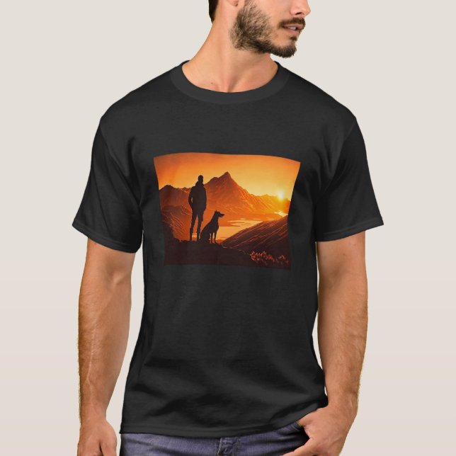 Camiseta El hombre y su perro miran la puesta de sol desde  (Anverso)
