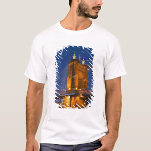Camiseta El horizonte de Cincinnati, Ohio, EE. UU. al anoch