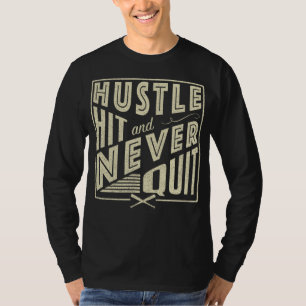 Camiseta El hustle del béisbol golpea y nunca sale