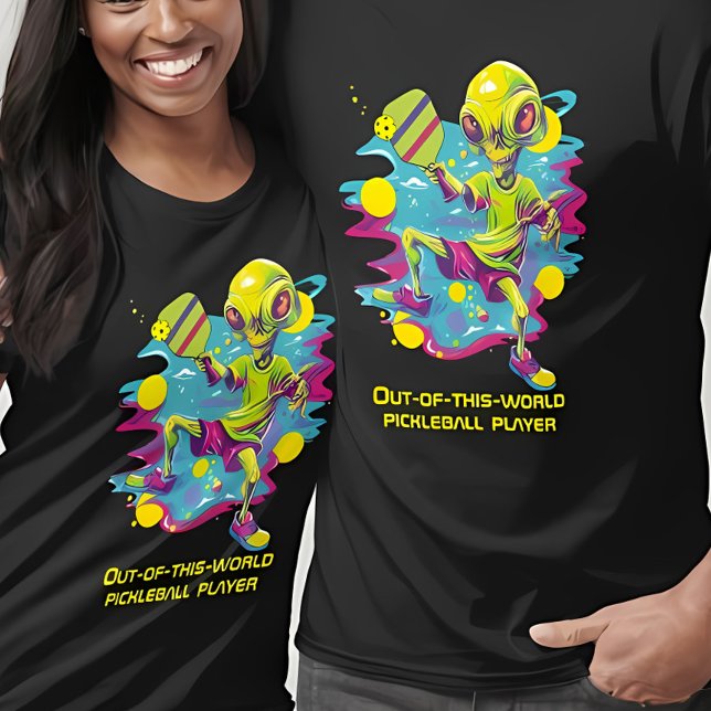 Camiseta El Invasor de Pickleball (This t-shirt is pickleball meets intergalactic domination!)
