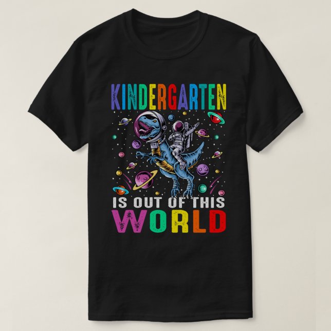 Camiseta El Jardín De Niños De Este Mundo Astronauta Dinosa (Diseño del anverso)