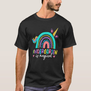 Camiseta El Jardín De Niños Del Arcoiris De Unicornio Vuelv