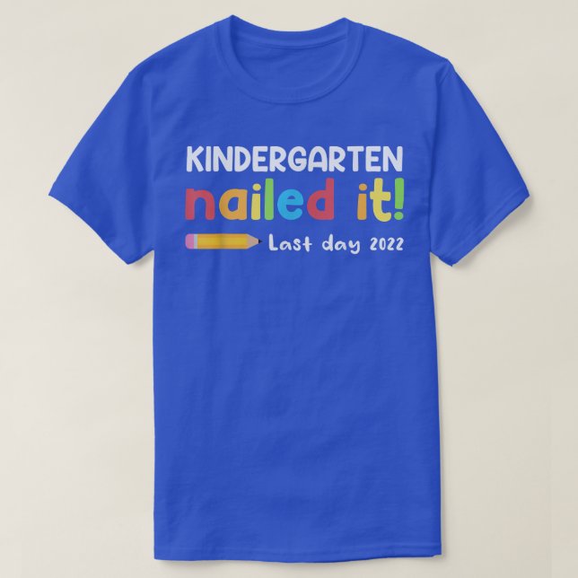 Camiseta El Jardín De Niños Lo Encarceló El Regalo Del Día  (Diseño del anverso)