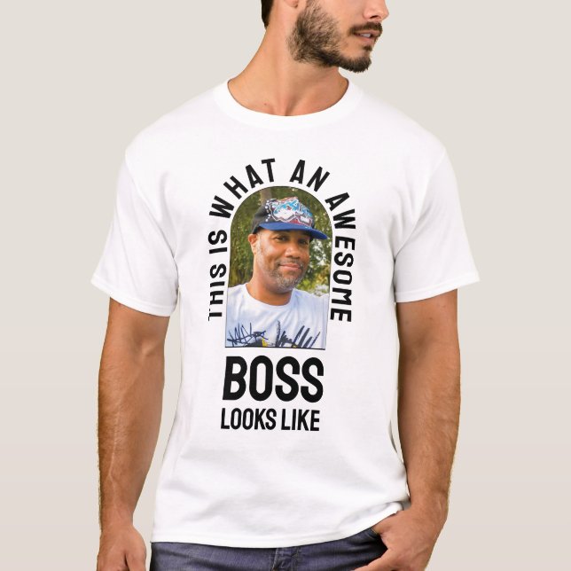 Camiseta EL JEFE IMPRESIONANTE DEL Humor PARECE UN EMPLEADO (Anverso)