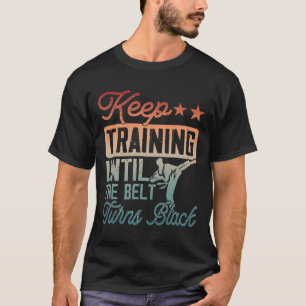 Camiseta El Karate Sigue Entrenando Hasta Que El Cinturón S