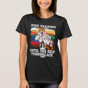 Camiseta El Karate Sigue Entrenando Hasta Que El Cinturón S