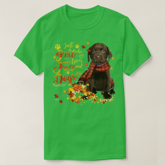 Camiseta El Labrador Del Chocolate Es Sólo Un Chica Que Ama (Diseño del anverso)