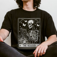 El lector Skeleton leyendo Halloween