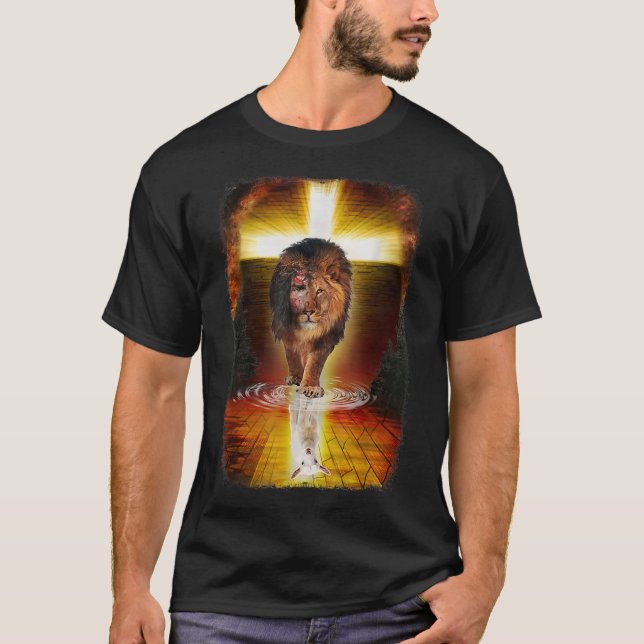 Camiseta El León Y El Cordero Jesucristo Cruzan El Cristian (Anverso)