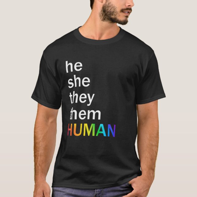 Camiseta Él Les Trae A Mujeres Del Orgullo LGBTQ (Anverso)