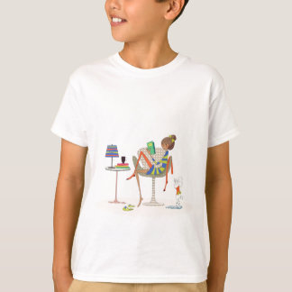 Camiseta El libro de lectura de la mujer en silla crea para