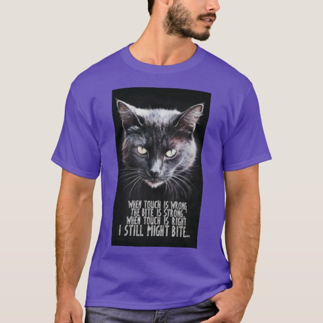 Camiseta El logo presenta un gato negro elegante y poderoso (Anverso)