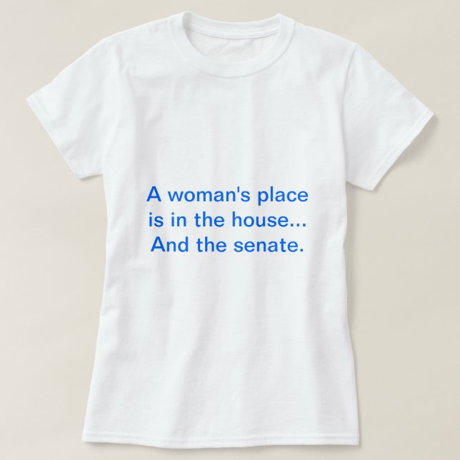 Camiseta "El lugar de una mujer está en la casa. Y el (Diseño del anverso)