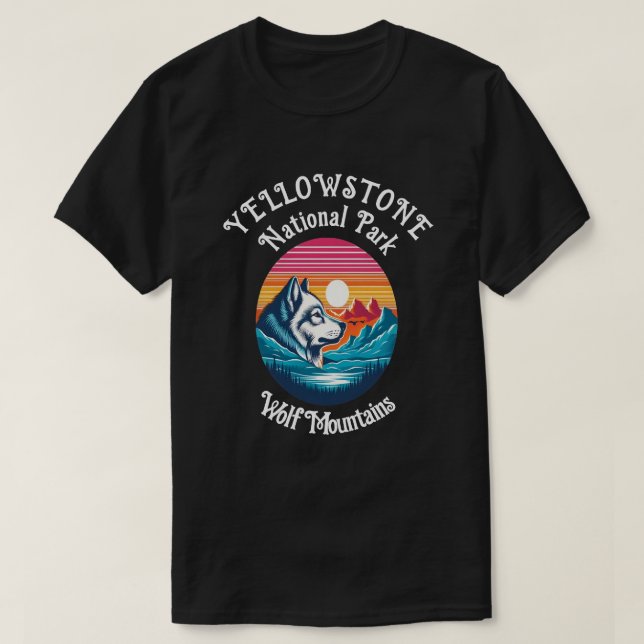 Camiseta El majestuoso lobo contemplando las cumbres de las (Diseño del anverso)