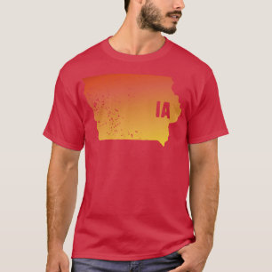 Camiseta El mapa de las letras de Iowa IA en el sello del o