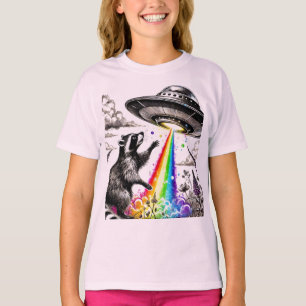 Camiseta El mapache y el OVNI arcoiris en un prado de flore