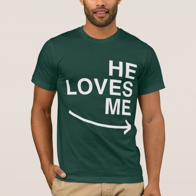 Camiseta Él me ama (derecho) - .png (Anverso)