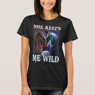 Camiseta Él me mantiene a salvo Ella me mantiene salvaje