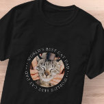 Camiseta El mejor gato del mundo: fotografía Personalizado<br><div class="desc">Este diseño simple y clásico está compuesto por tipografía de la síspera y agrega una foto personalizado.</div>