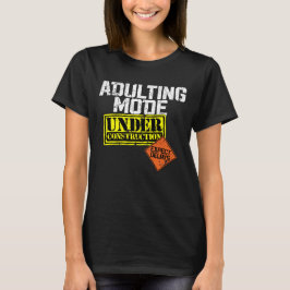 Camiseta El modo de adulto en construcción es un divertido