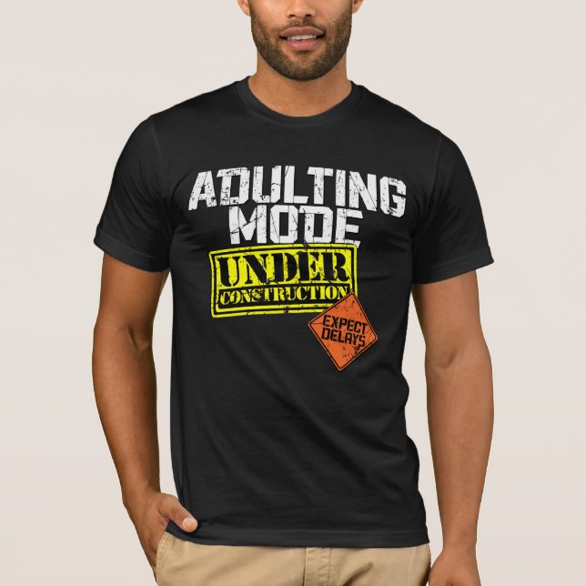 Camiseta El modo de adulto en construcción es un divertido  (Anverso)