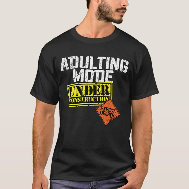 Camiseta El modo de adulto en construcción es un divertido  (Anverso)