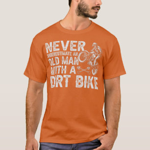 Camiseta El motociclista nunca subestima al viejo amante de