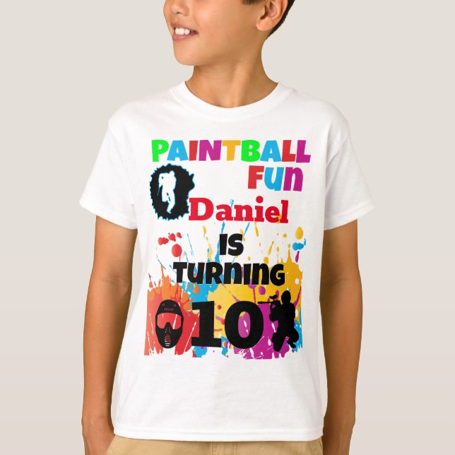 Camiseta El niño de cumpleaños colorido del baloncesto (Anverso)