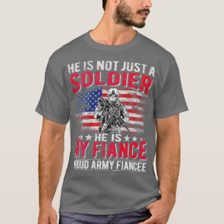 Camiseta Él No Es Solamente Un Soldado, Es Mi Fiesta Orgull