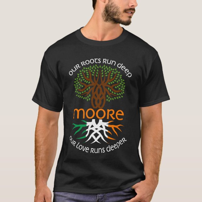 Camiseta El nombre de la familia irlandesa MOORE Nuestro am (Anverso)