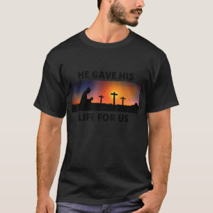 Camiseta Él Nos Dio La Vida A Tres Cruces Religiosos