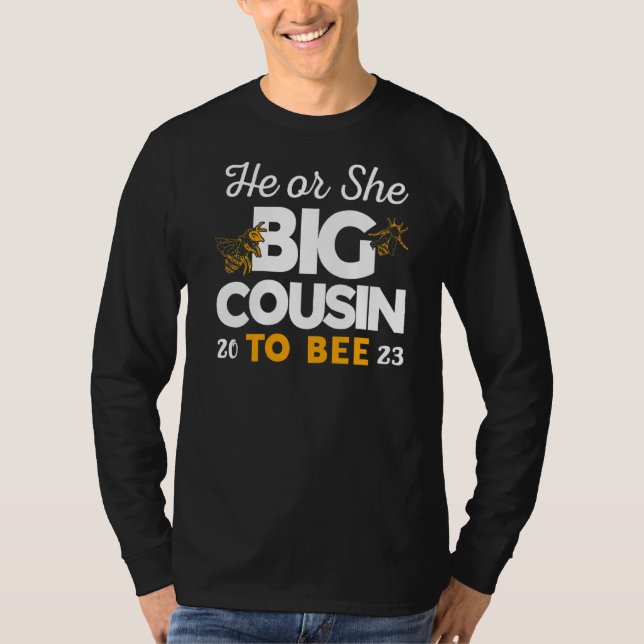 Camiseta Él O Ella Gran Primo Para Ser 2023 1 (Anverso)