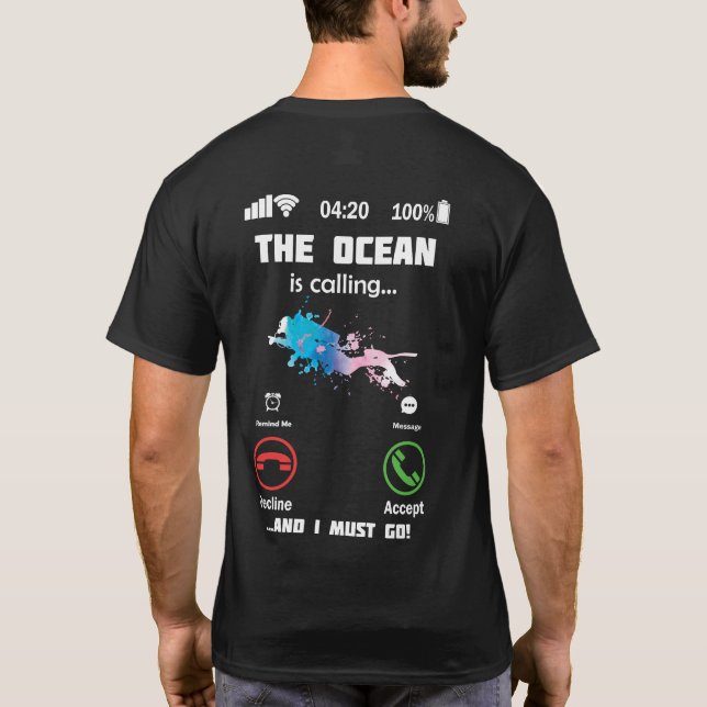 Camiseta El Océano Está Llamando Y Debo Ir A Bucear (Reverso)